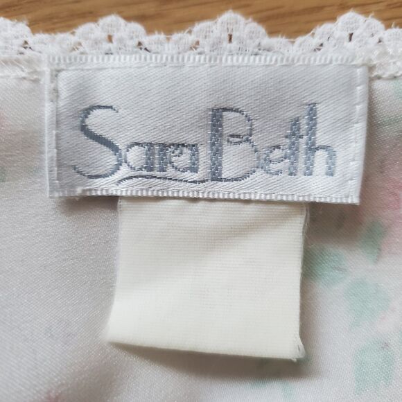 Vintage 80's Sara Beth White Floral Robe - Picture 8 of 8